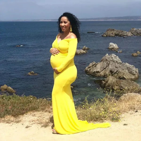 Robe longue jaune femme enceinte shooting